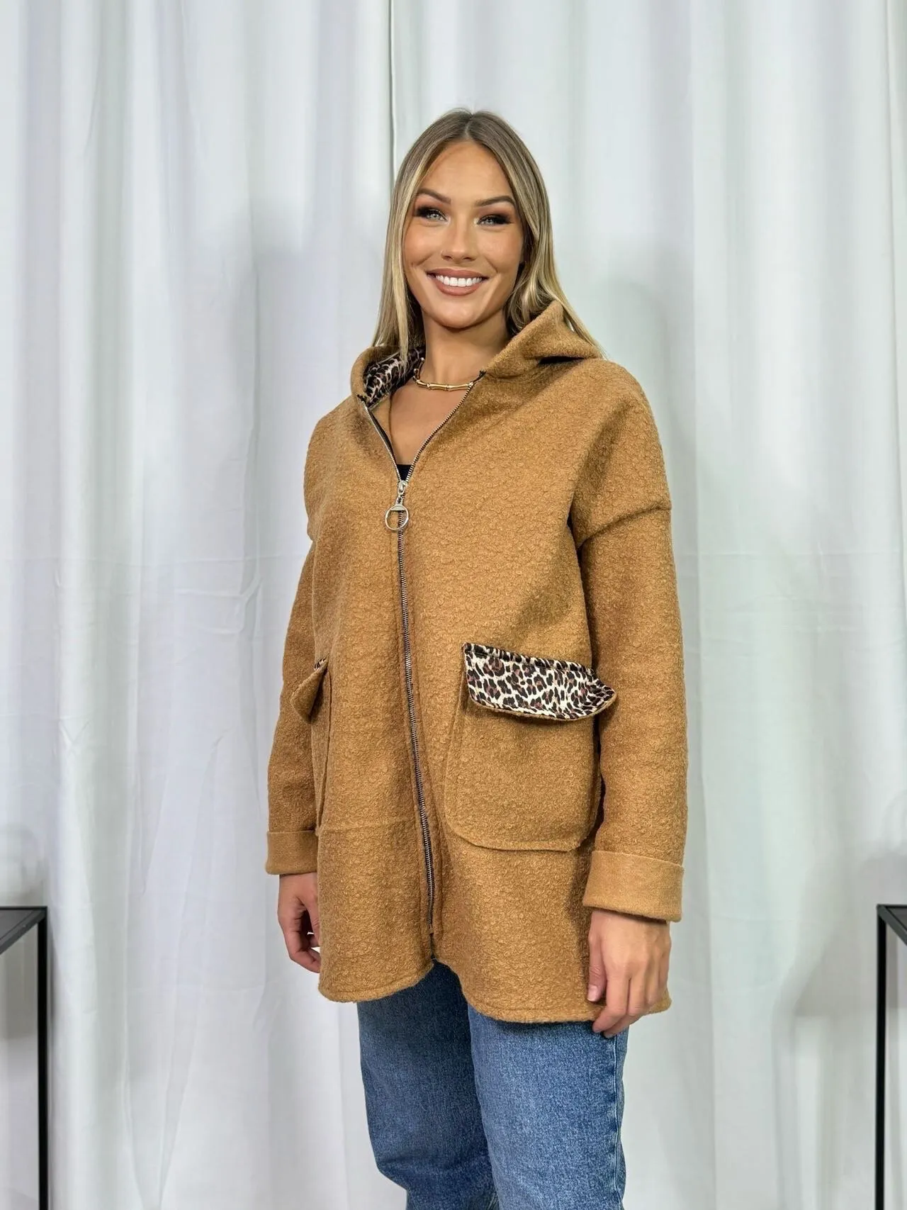 Frotteejacke mit Kapuze und Leopardendetails