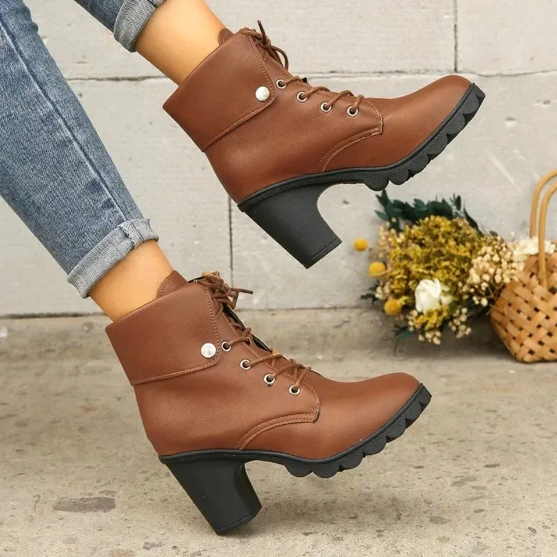 Heidi-Mode | Leder Stiefeletten mit Schnürung, Chunky Absatz und Rundkappe