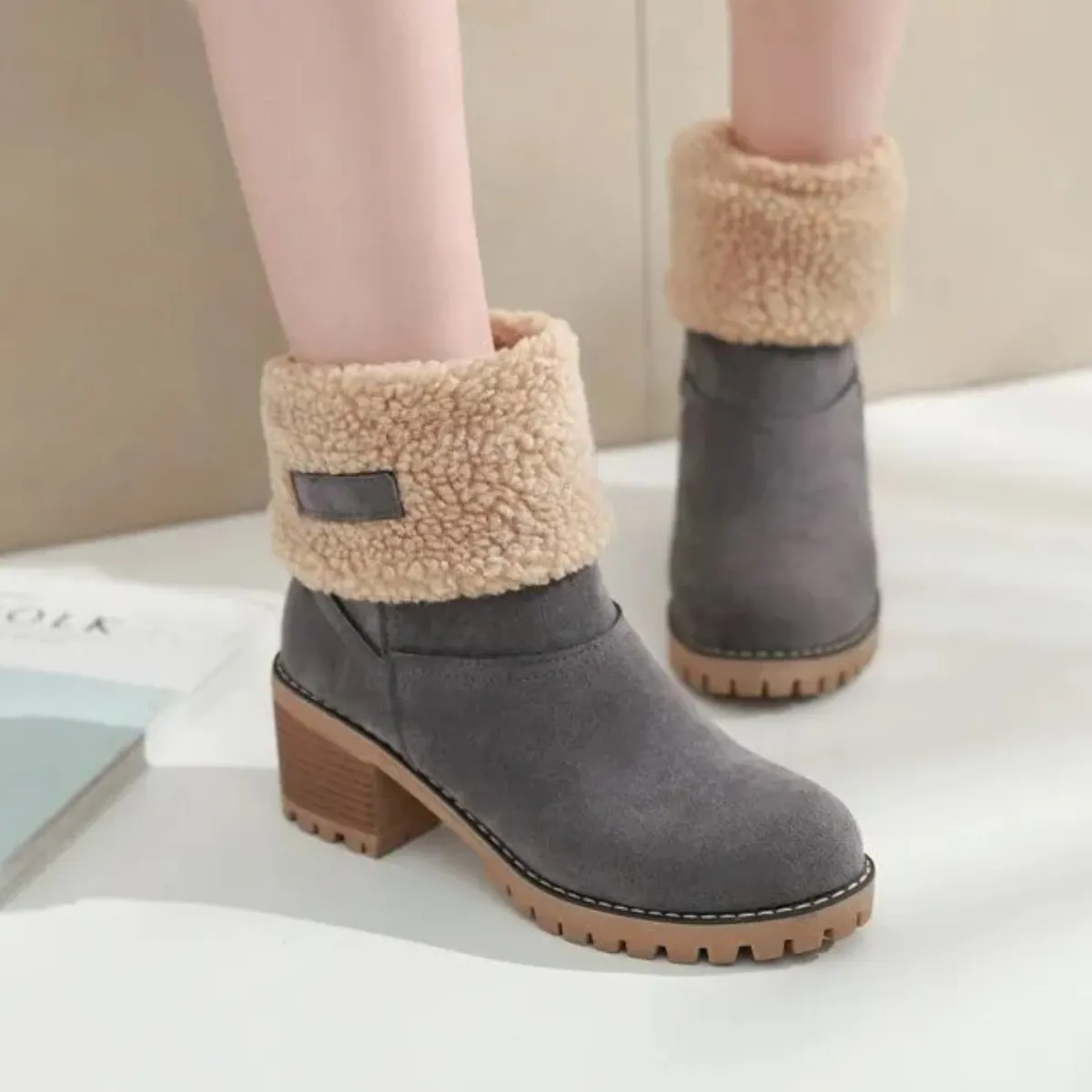 Heidi-Mode - hochhackige Schnee-Stiefeletten