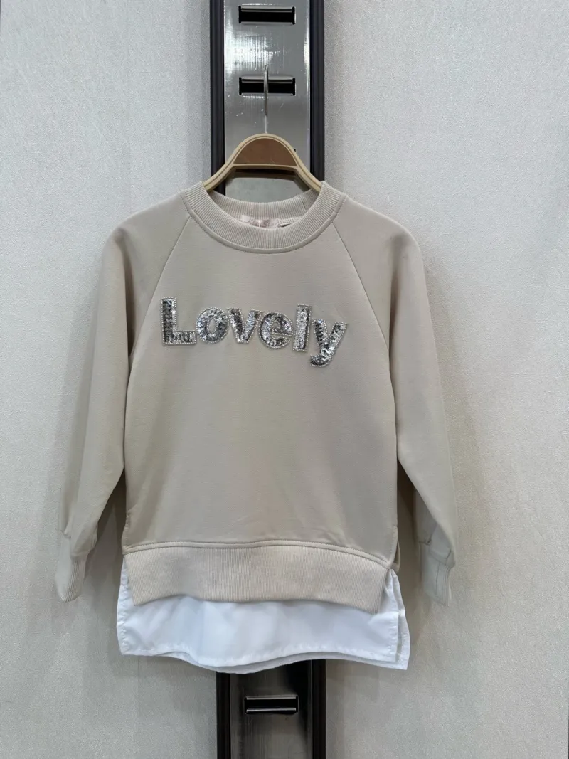 Kinder-Sweatshirt mit der Aufschrift „Lovely“ aus Pailletten