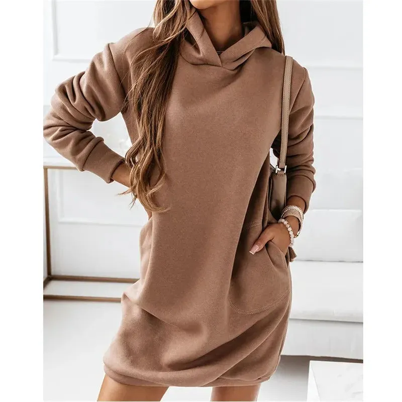 Langärmeliges Kleid mit Kapuze