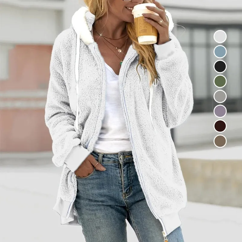 Lockere, warme Jacke mit Kapuze