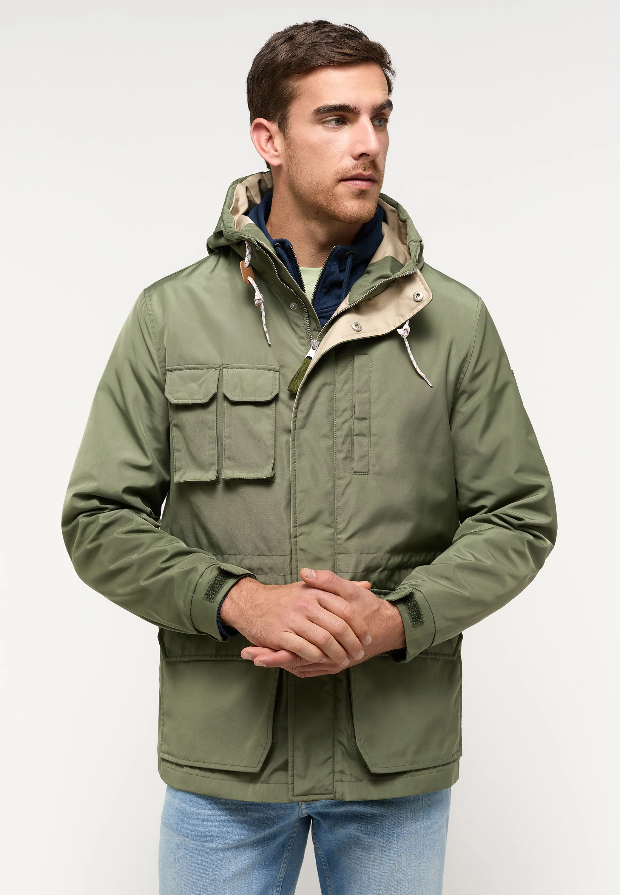 Outdoorjacke mit praktischen Details