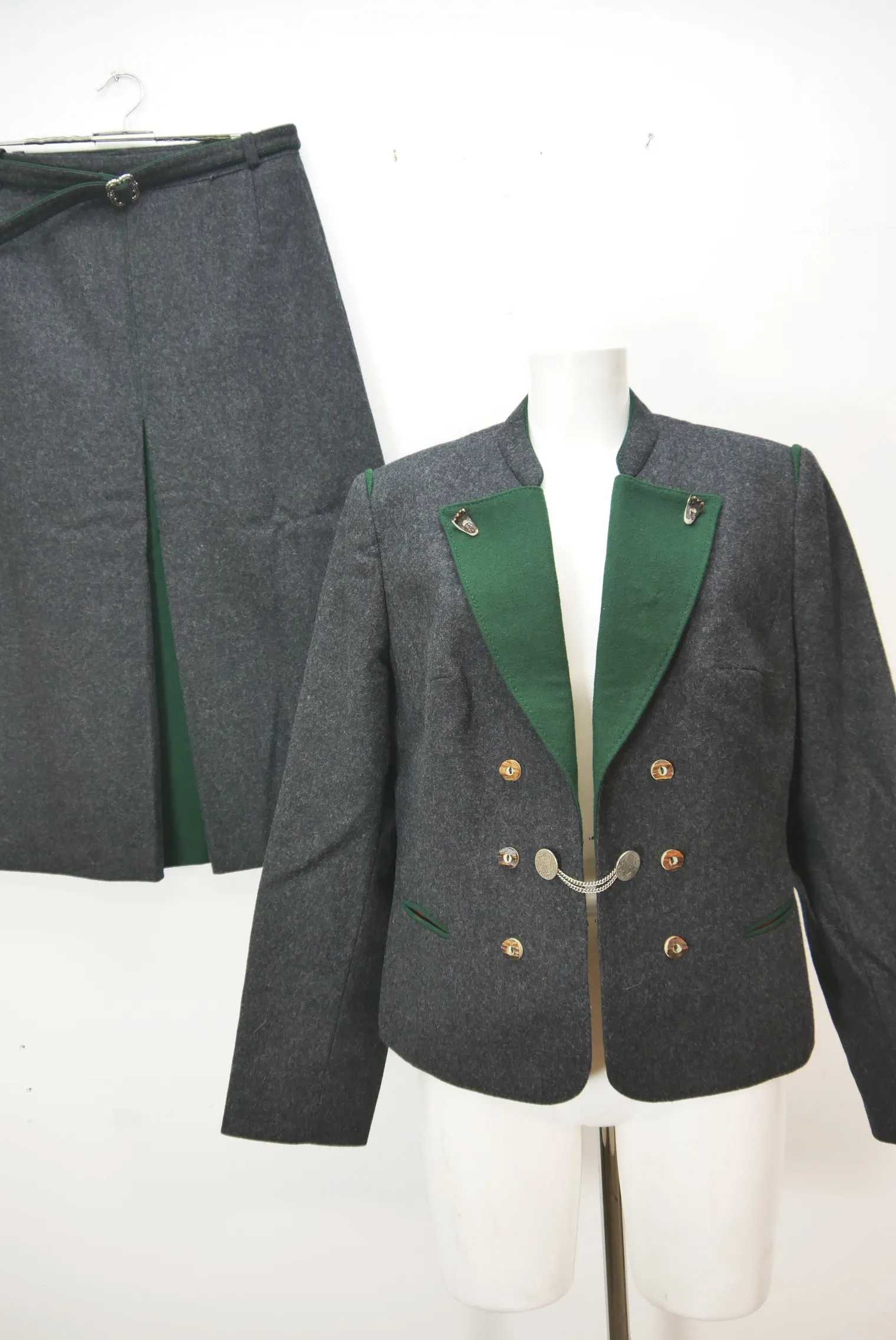 Trachten Gerlach grau mit Rock und Hirschhornknopf klasse Damen Walkjanker Gr.38